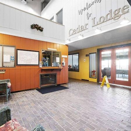 Cute Lower Level Cedar Lodge Room With Balcony & Lake Views! Laconia Bagian luar foto