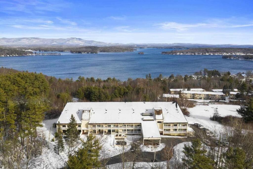 Cute Lower Level Cedar Lodge Room With Balcony & Lake Views! Laconia Bagian luar foto