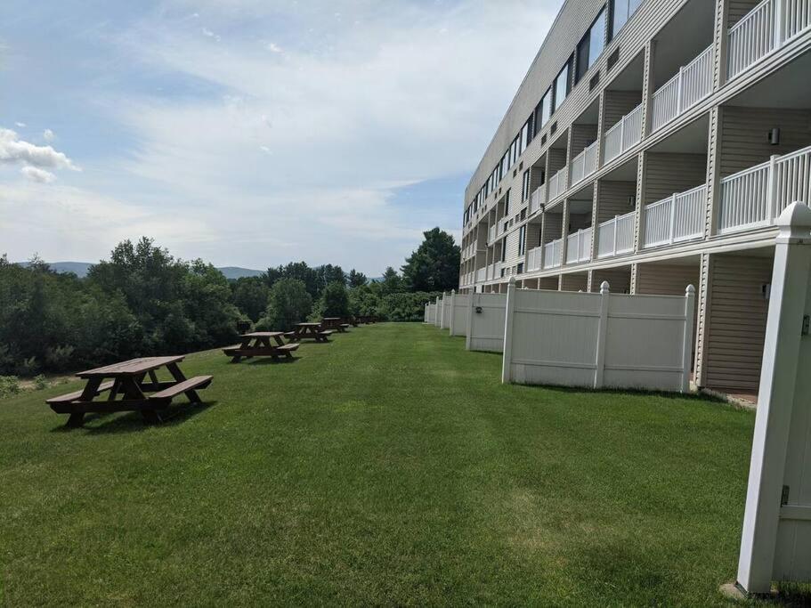 Cute Lower Level Cedar Lodge Room With Balcony & Lake Views! Laconia Bagian luar foto